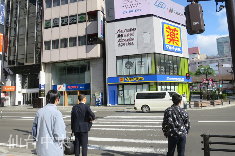 マツモトキヨシの前の横断歩道