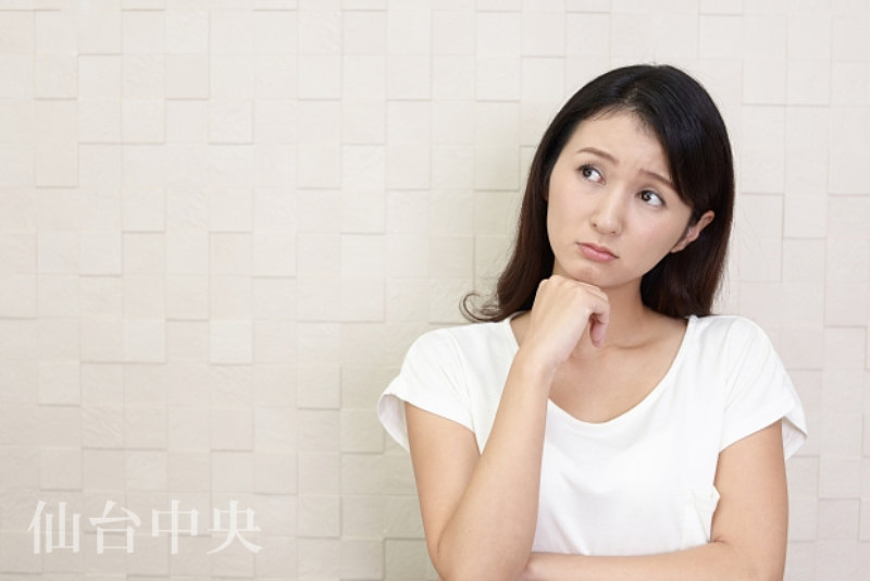 胸が小さいので美乳作製手術を考える女性